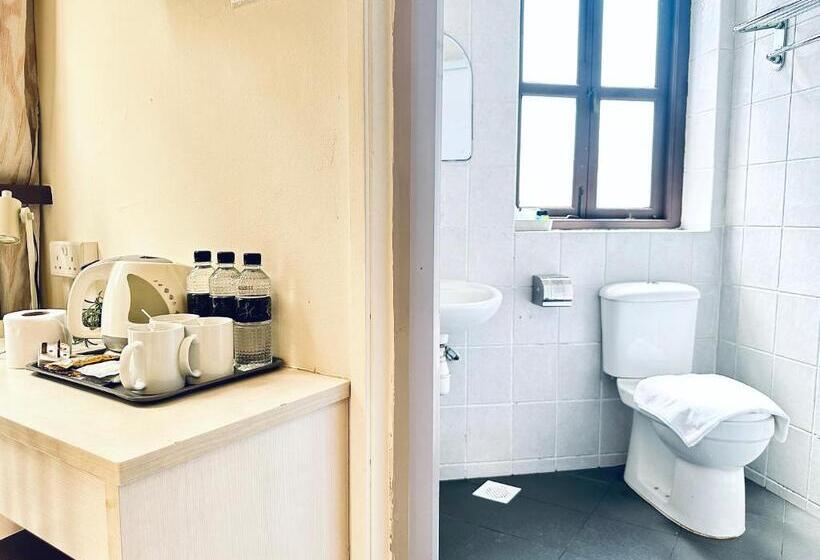 اتاق استاندارد سه نفره, Asphodel Inn