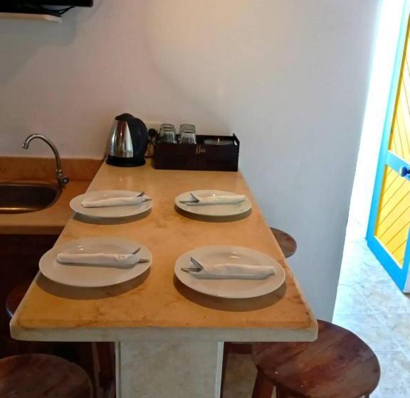 スタンダード4人部屋, Neptune