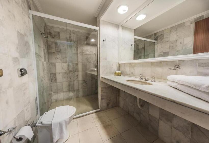 חדר דלוקס לשלושה, Plaza Bittar