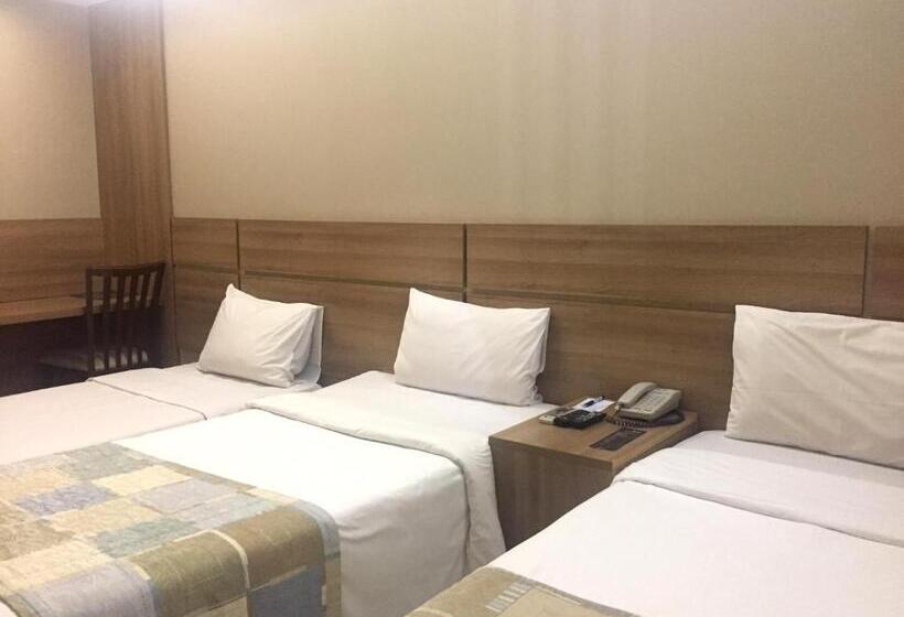 חדר דלוקס לשלושה, Plaza Bittar