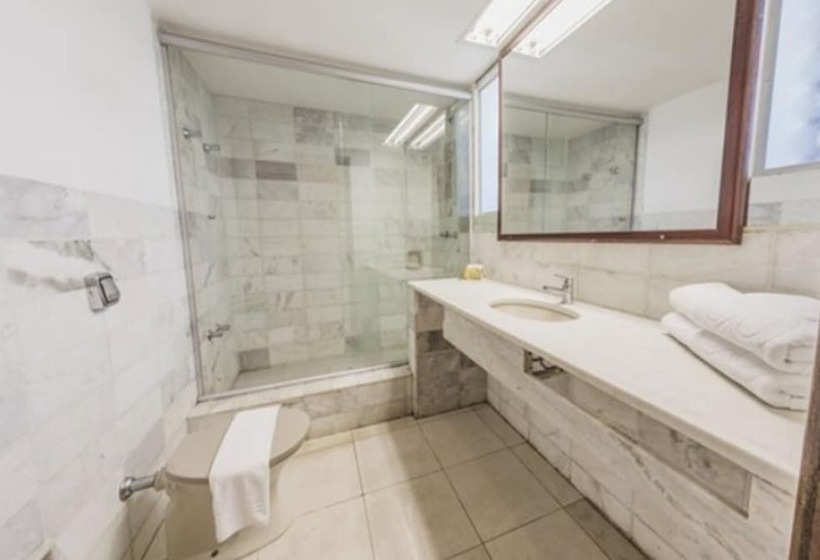 חדר דלוקס לשלושה, Plaza Bittar