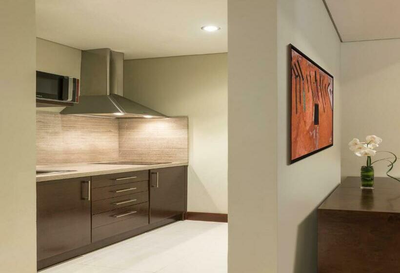 سوییت لوکس, The Tower Plaza Hotel Dubai