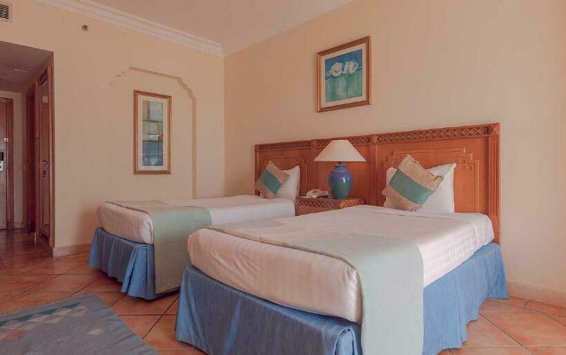 اتاق سوپریور با چشم‌انداز جانبی دریا, Old Palace Resort Sahl Hasheesh