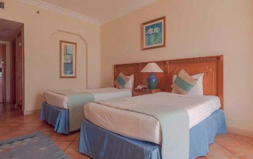 اتاق سوپریور با چشم‌انداز جانبی دریا, Old Palace Resort Sahl Hasheesh