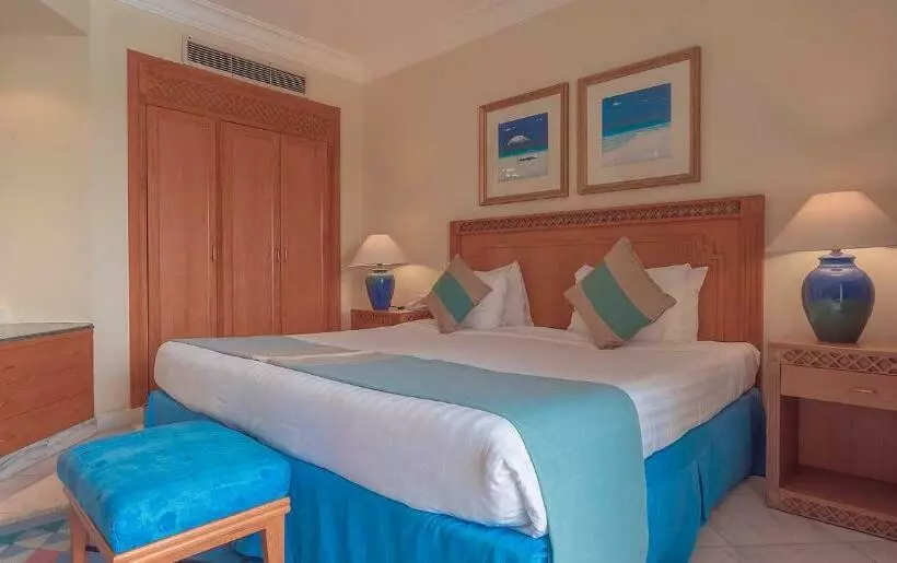 اتاق سوپریور با چشم‌انداز جانبی دریا, Old Palace Resort Sahl Hasheesh