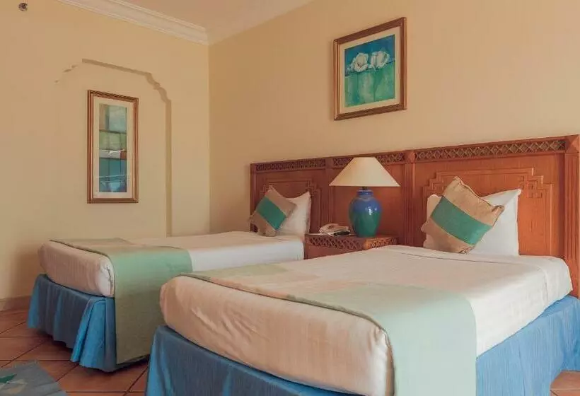 اتاق سوپریور با چشم‌انداز جانبی دریا, Old Palace Resort Sahl Hasheesh