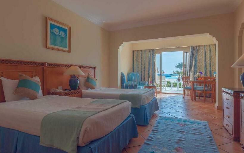 اتاق لوکس با چشم‌انداز دریا, Old Palace Resort Sahl Hasheesh