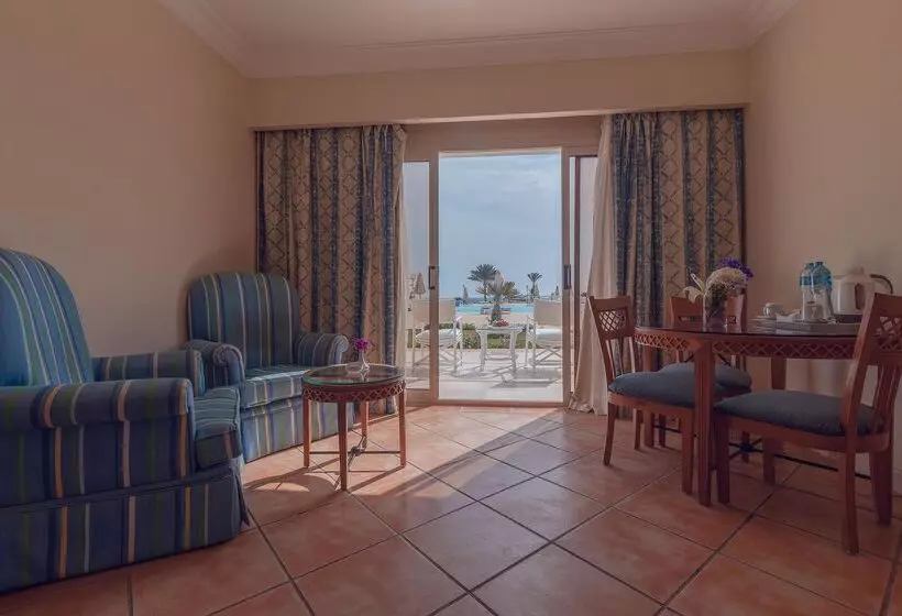 اتاق لوکس با چشم‌انداز دریا, Old Palace Resort Sahl Hasheesh