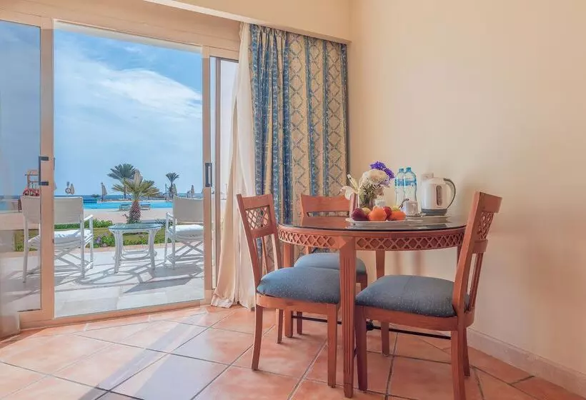 اتاق لوکس با چشم‌انداز دریا, Old Palace Resort Sahl Hasheesh
