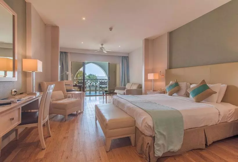 اتاق لوکس با چشم‌انداز دریا, Old Palace Resort Sahl Hasheesh