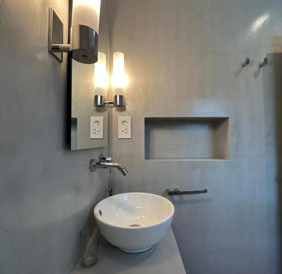 استودیوی استاندارد, Blue Bird