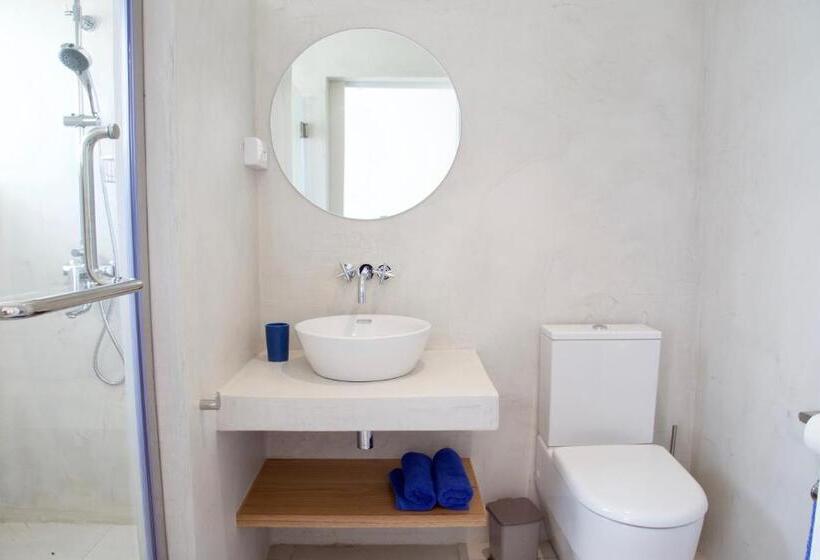 بنگله خانوادگی, Blue Bird