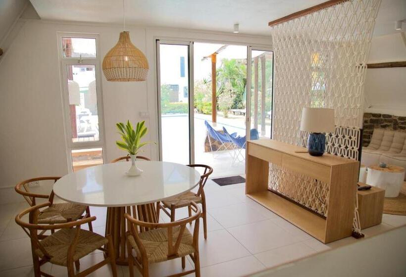 بنگله خانوادگی, Blue Bird