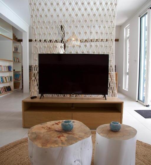 بنگله خانوادگی, Blue Bird