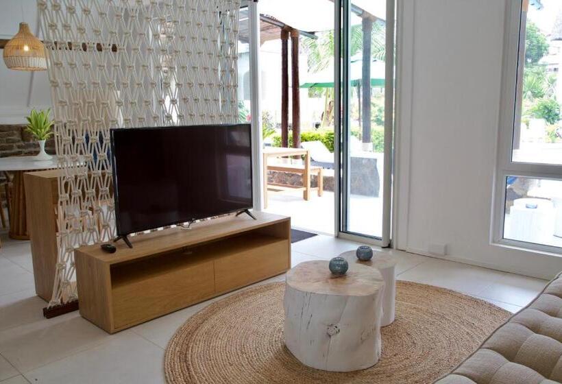 بنگله خانوادگی, Blue Bird