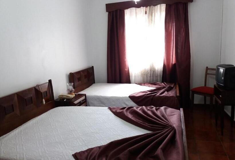 基本三人间, Pensão São Jorge