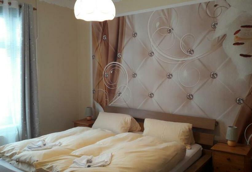 经济房, Restaurant Hellas