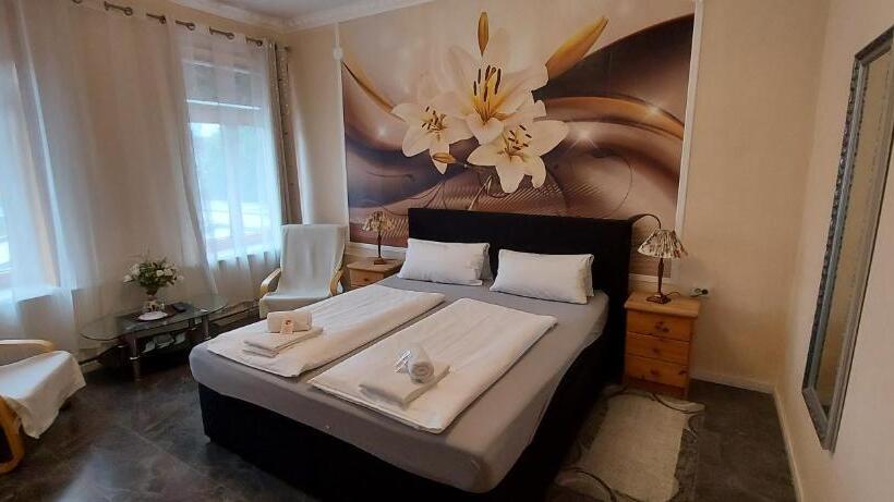 Номер Economy, Restaurant Hellas