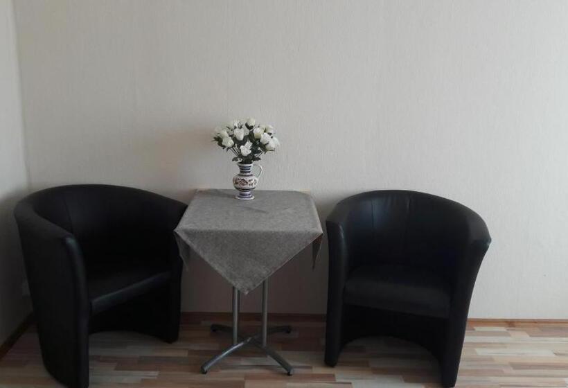 经济房, Restaurant Hellas