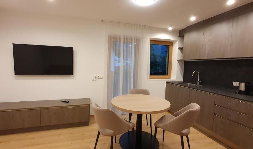 Апартаменты 1 Спальня с Балконом, B&b Haus Grüner