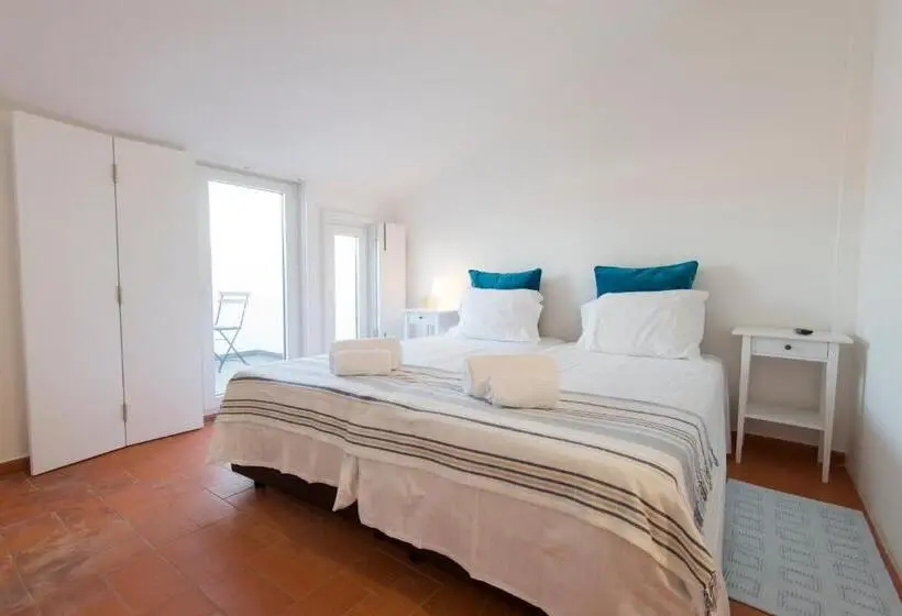 Standard Triple Room with Terrace, Blue Guide Milfontes