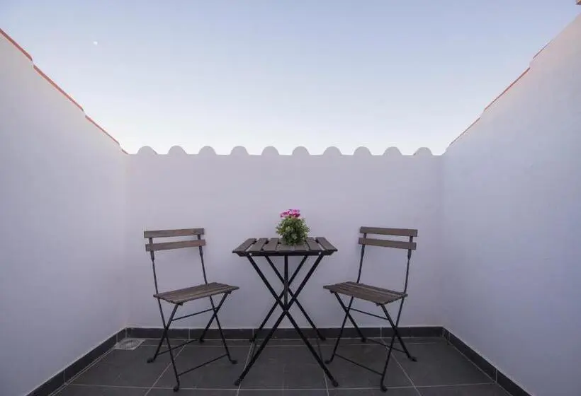 Standard Triple Room with Terrace, Blue Guide Milfontes