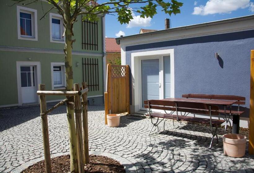 דירת חדר בקומת קרקע, Pension Kalinde