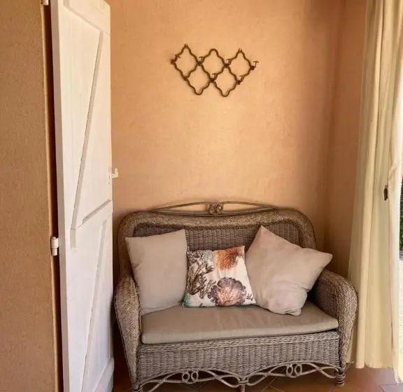 اتاق استاندارد با تراس و چشم‌انداز دریا, Lone Star House