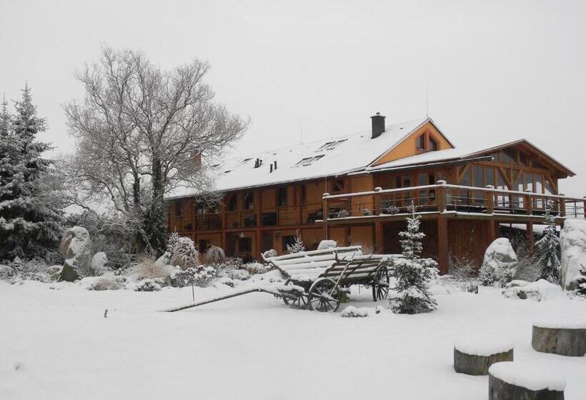 Family flat with garden view, Farma Wenet