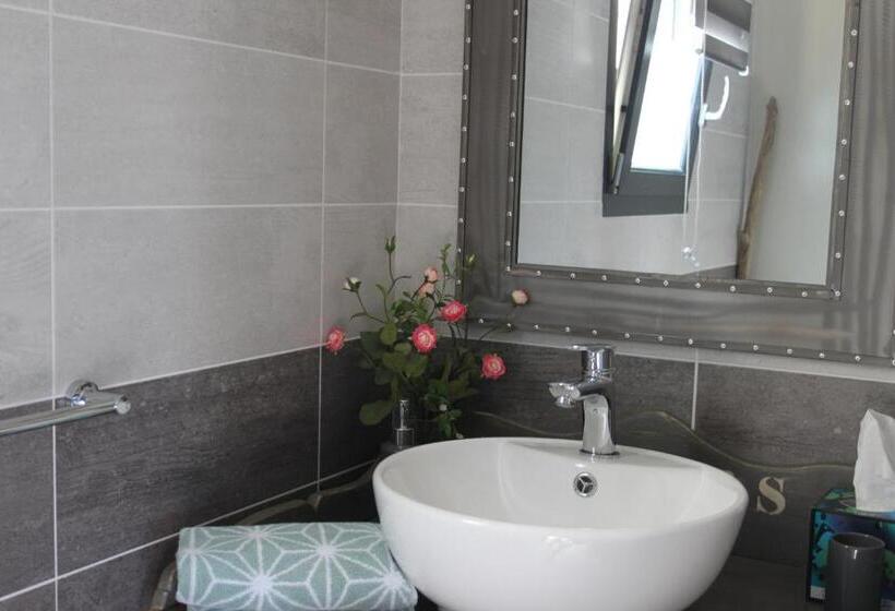 غرفة قياسية مزوَّدة بتراس, Au Fil Des Cévennes