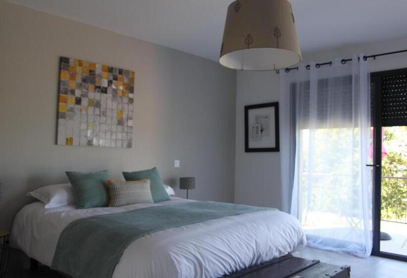 غرفة قياسية مزوَّدة بتراس, Au Fil Des Cévennes