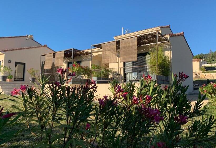 غرفة قياسية مزوَّدة بتراس, Au Fil Des Cévennes