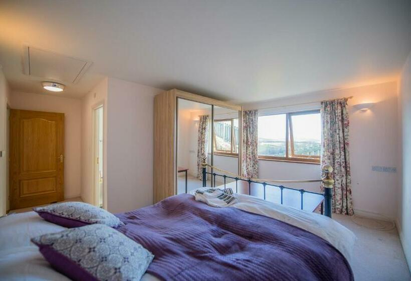 חדר משפתחתי סופריור, Y Grange