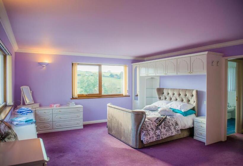 סוויטה משפחתית, Y Grange