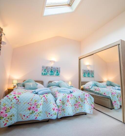 חדר סטנדרט, Y Grange