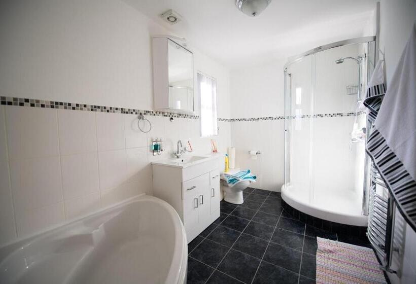 חדר משפתחתי סופריור, Y Grange