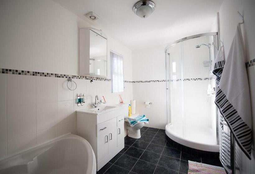 חדר משפתחתי סופריור, Y Grange