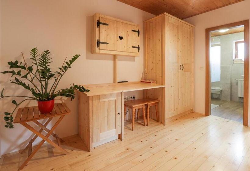 اتاق خانوادگی, Tourist Farm Mulej