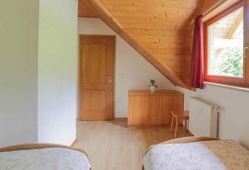 اتاق خانوادگی, Tourist Farm Mulej