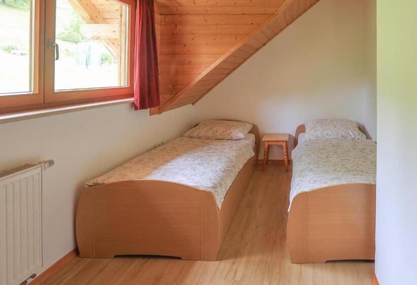 اتاق خانوادگی, Tourist Farm Mulej