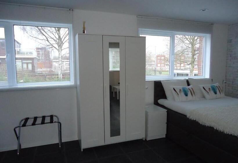 اتاق لوکس با چشمانداز باغ, B&b Sloterpark