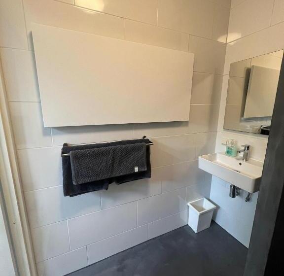 اتاق لوکس با چشمانداز باغ, B&b Sloterpark