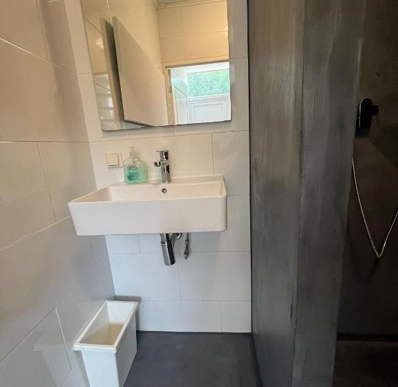 اتاق لوکس با چشمانداز باغ, B&b Sloterpark