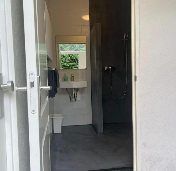 اتاق لوکس با چشمانداز باغ, B&b Sloterpark