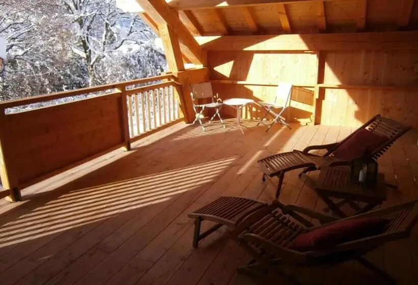 山の見えるテラス付きスタンダードルーム, Chambres D Hôtes De Charme Douglas