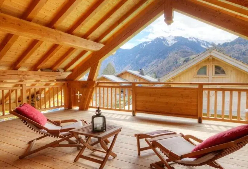山の見えるテラス付きスタンダードルーム, Chambres D Hôtes De Charme Douglas