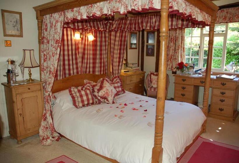 غرفة قياسية, Clayton Wickham Farmhouse