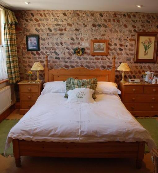 غرفة قياسية, Clayton Wickham Farmhouse