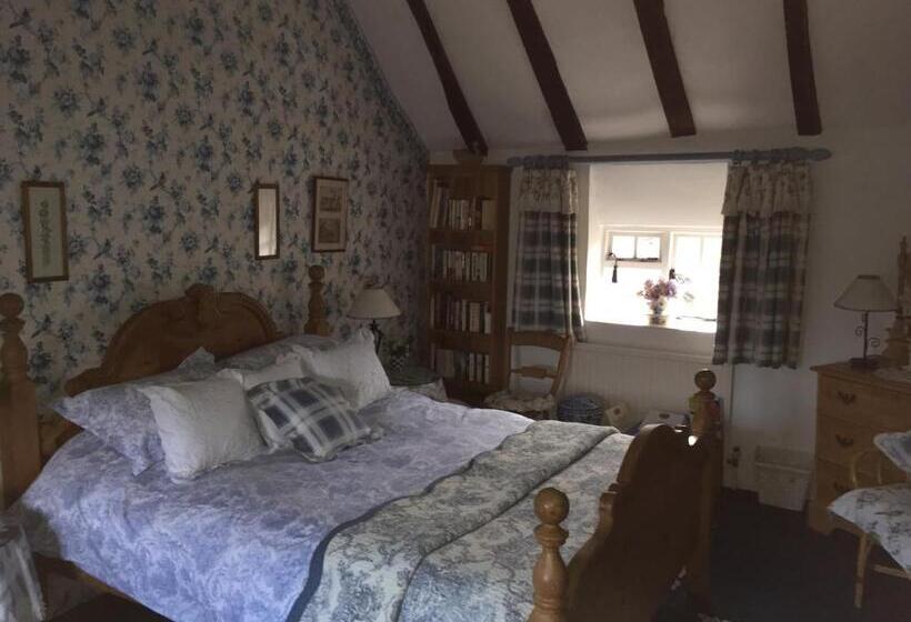 غرفة قياسية مع حمام خارجي, Clayton Wickham Farmhouse