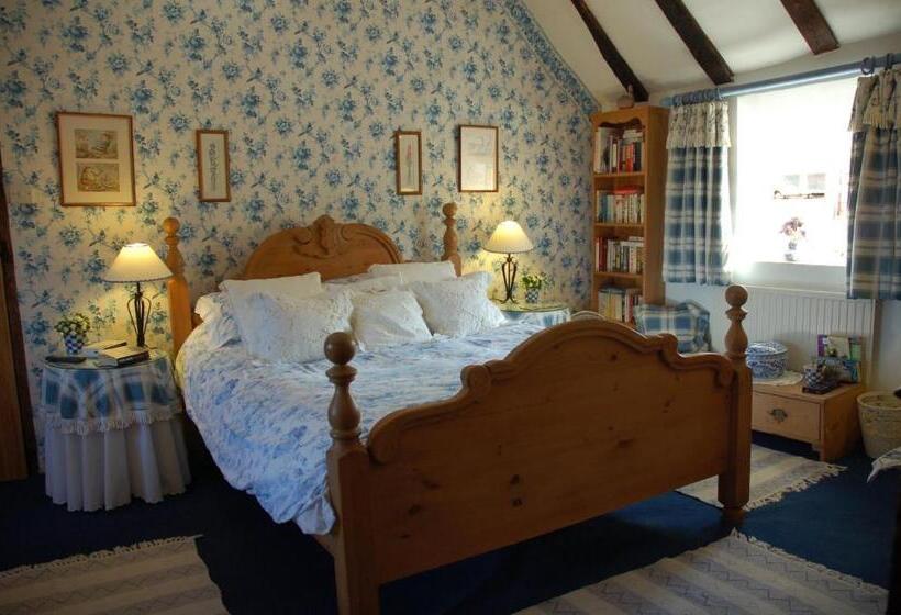 Standard room with outdoor bath, Clayton Wickham Farmhouse